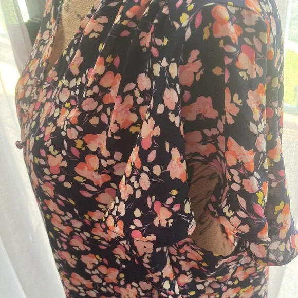 Women's Floral, V-Neck Shirt 👚 - Picture 5 of 8